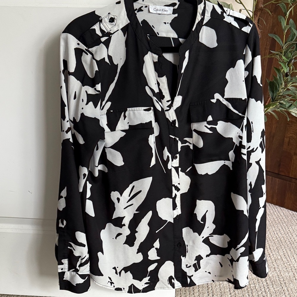 Calvin Klein Women's Monochrome Leaf Print Shirt